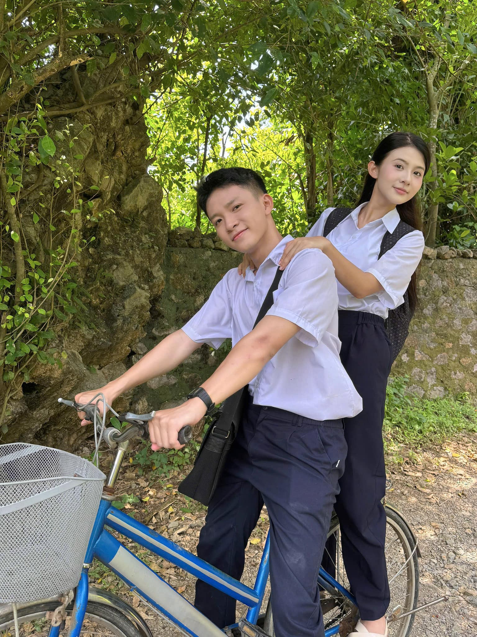 Khán giả bất ngờ khi Cách em 1 milimet với dàn diễn viên ấu thơ - trưởng thành giống nhau đến ngỡ ngàng - Ảnh 9.