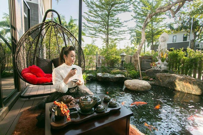 Phú bà Vbiz nhiều năm đều từ thiện tiền tỷ đời thường giàu có ra sao