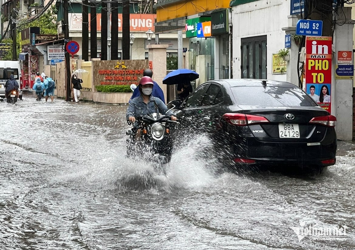 W-di xe may qua vung ngap.jpg