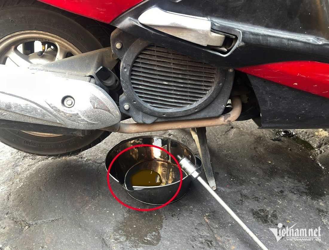 W-thay dau xe may.jpg