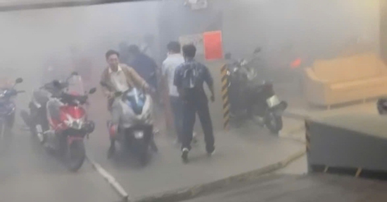 Cháy hầm giữ xe cao ốc 11 tầng ở TPHCM, hàng chục người tháo chạy