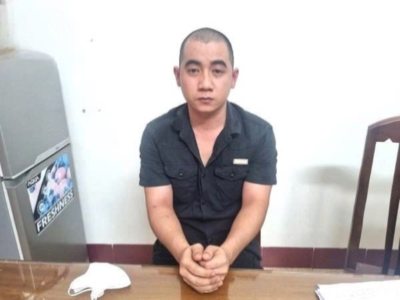 Tài xế lao ô tô vào quán nhậu 1.jpg