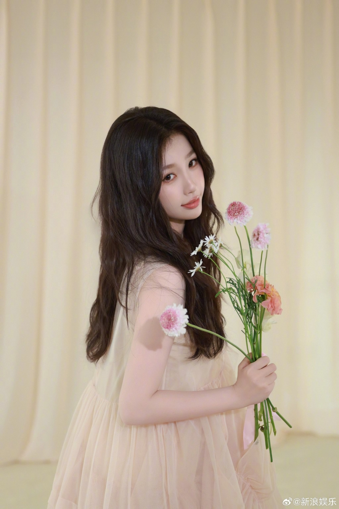 Động thái gây tranh cãi của Ngu Thư Hân sau 2 tháng vướng ồn ào - Ảnh 1