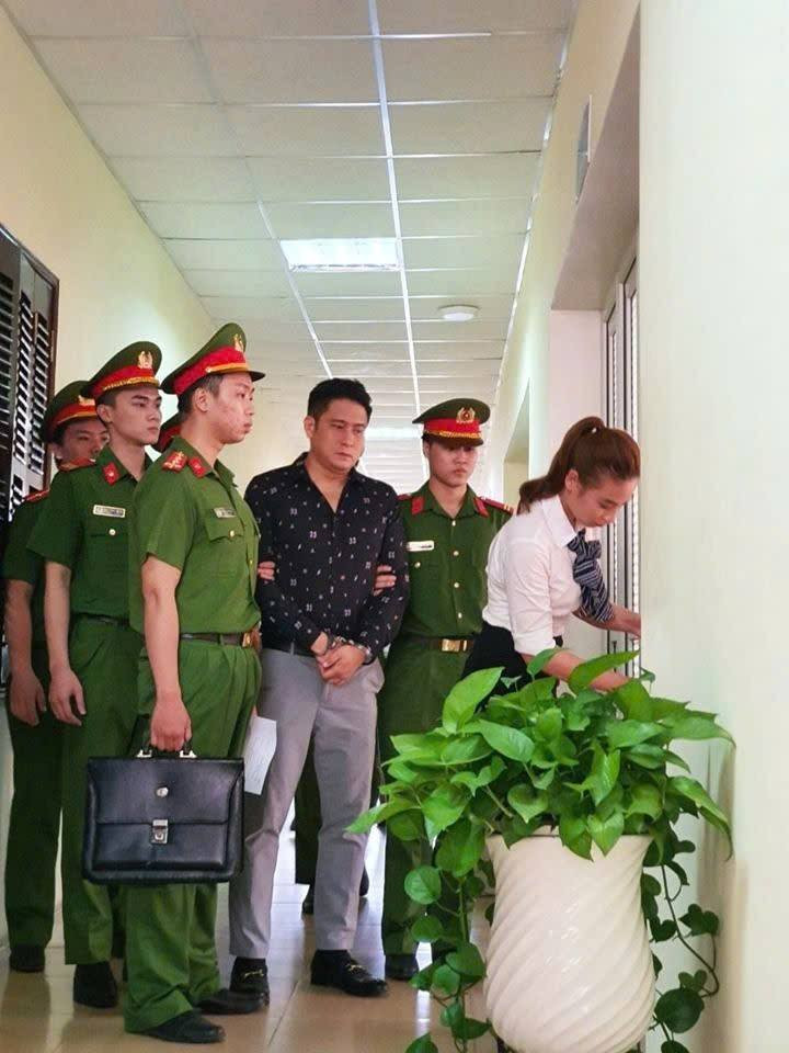 Bất ngờ với hình ảnh diễn viên Minh Tiệp trong vai công an và tù tội - Ảnh 5.