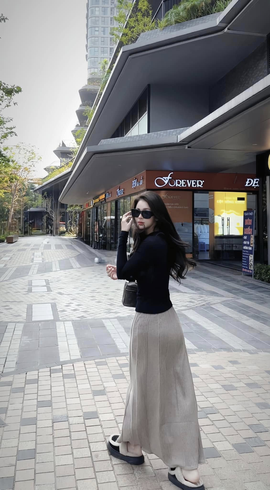 Lương Thu Trang mix đồ xuống phố ngày thu sang chảnh và nữ tính - Ảnh 9.