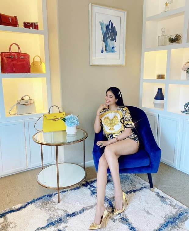 Những lần Phạm Hương checkin trong căn biệt thự 1000m2 góc nào cũng sang chảnh