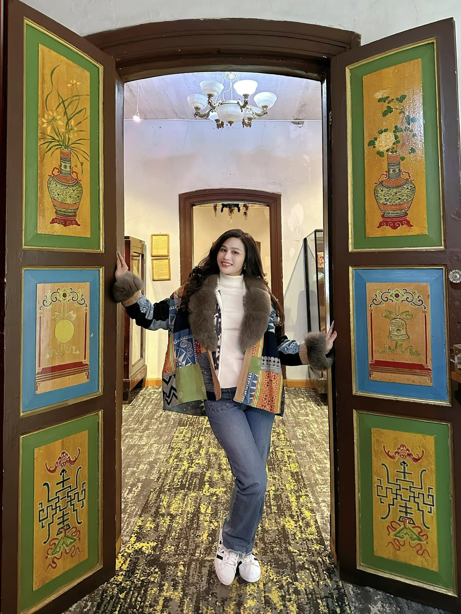 BTV Minh Trang diện trang phục trên truyền hình và đời thực khác nhau ra sao? - Ảnh 13.