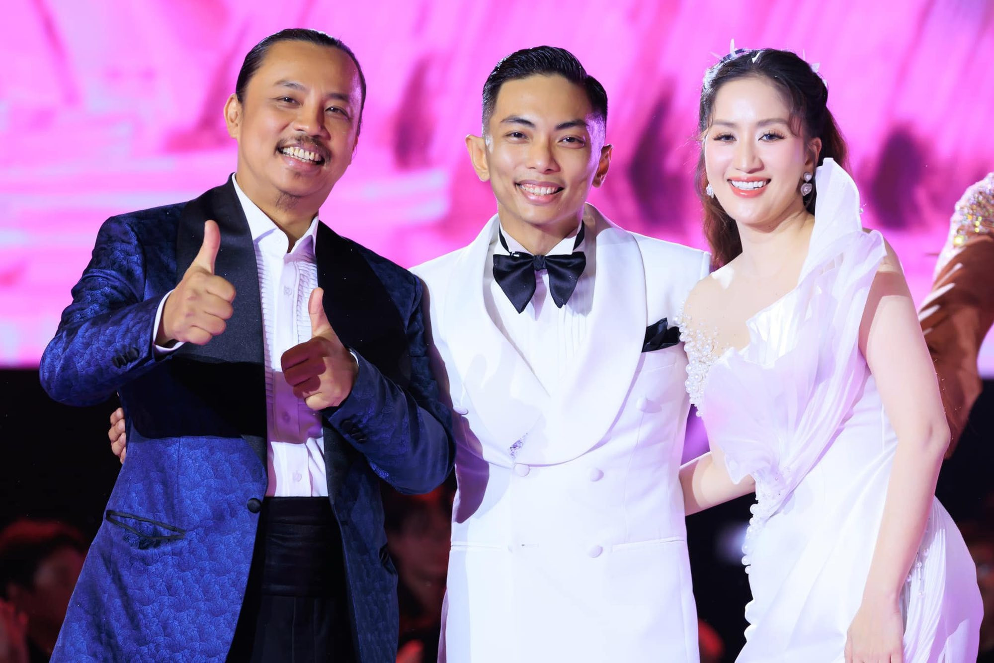 Bức ảnh hé lộ mối quan hệ giữa cặp đôi Phan Hiển Khánh Thi cùng tình cũ Chí Anh