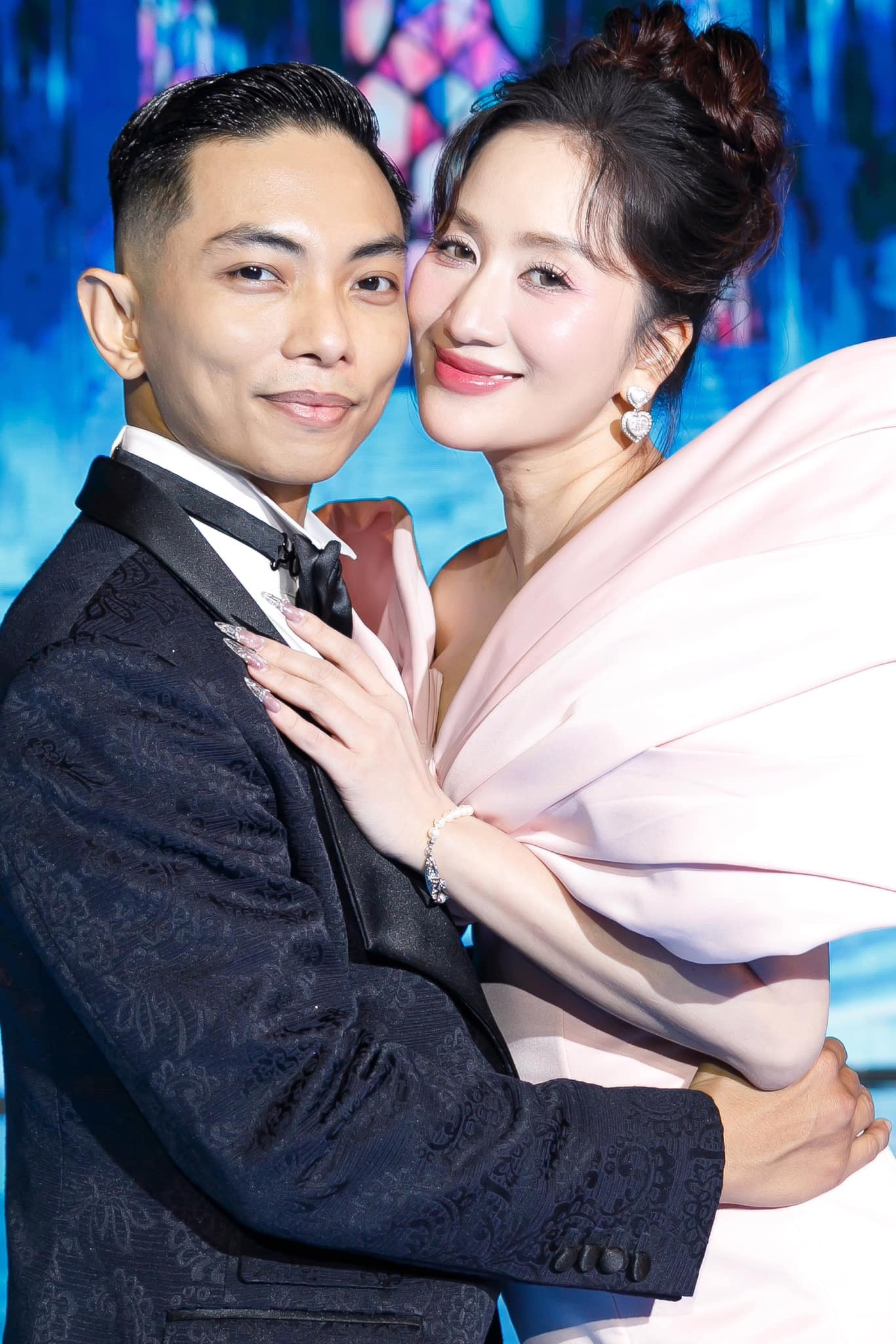 Bức ảnh hé lộ mối quan hệ giữa cặp đôi Phan Hiển Khánh Thi cùng tình cũ Chí Anh