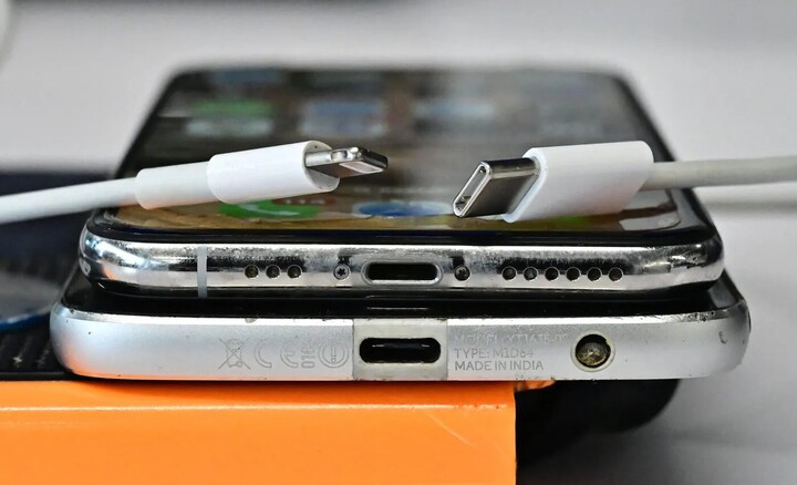 Những sợi cáp Lightning cũ có nguy cơ thành rác thải điện tử nếu không được tái chế đúng cách. (Nguồn: fortune.com)