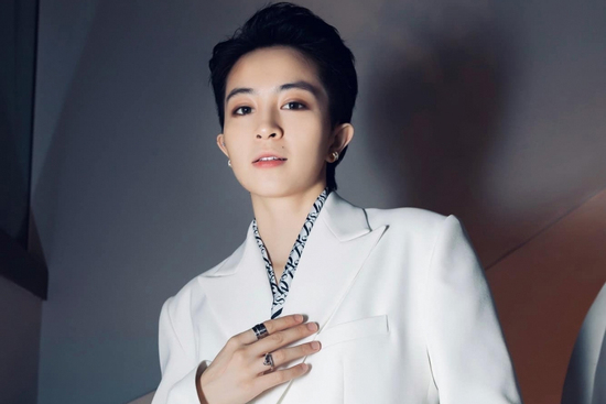 Gil Lê chi số tiến lớn ủng hộ bà con tỉnh Thái Nguyên, lời nhắn nhủ gây bão MXH