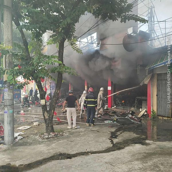 Hà Nội: Cháy lớn tại 1 siêu thị điện máy FPT