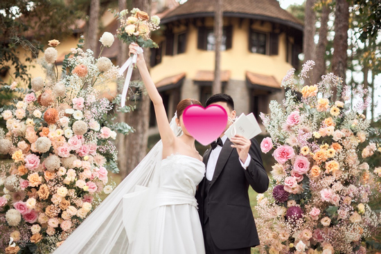 Á hậu đình đám Vbiz công khai con đầu lòng sau 3 năm kết hôn chồng thạc sĩ