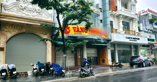 Cảnh bất ngờ trên 'phố vàng' ở Thanh Hóa sau khi công an phong toả khu vực