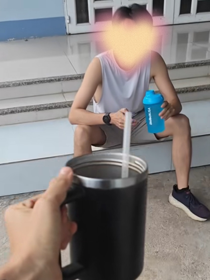 Chồng HHen Niê gây tranh cãi khi lấy sữa của vợ pha cà phê cho bạn bè uống