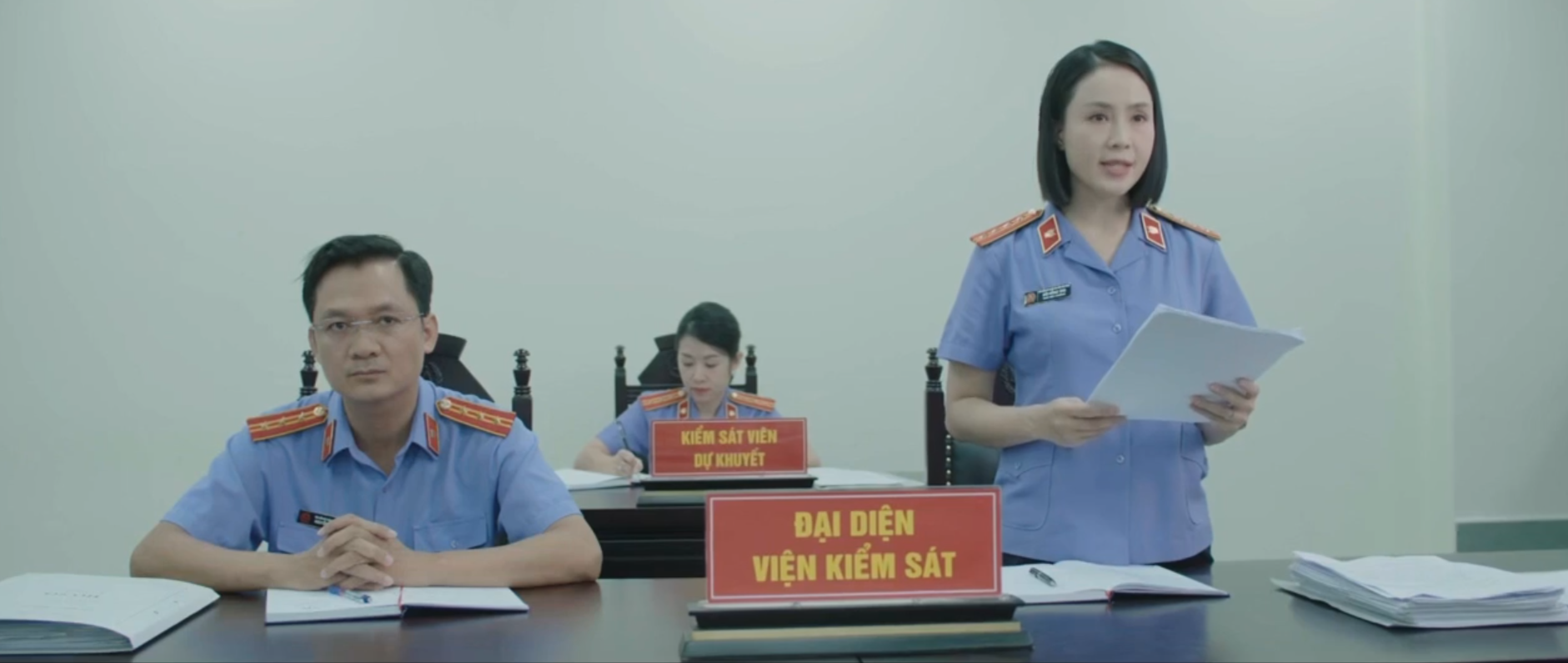 Vai diễn gây tranh cãi của diễn viên Hồng Diễm trong phim Lằn ranh - Ảnh 3.