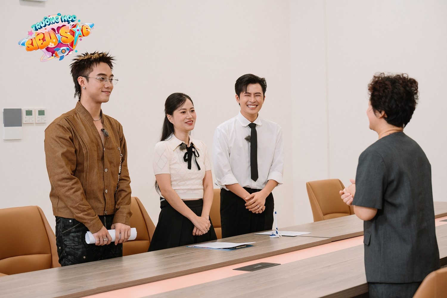 truong hoc sieu sao (1).jpg