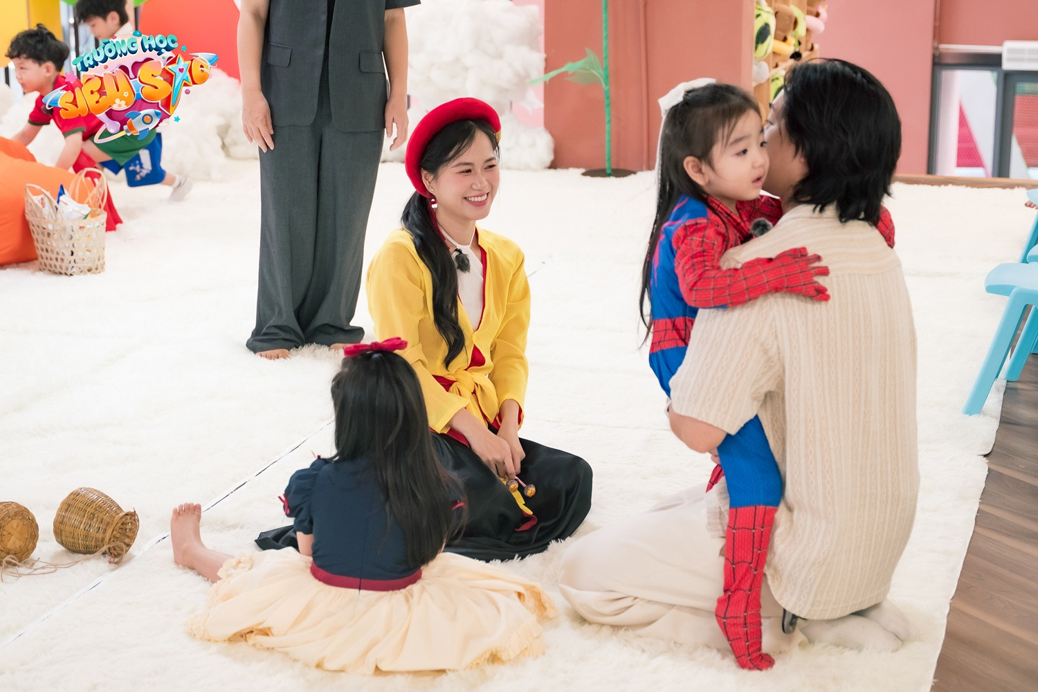 truong hoc sieu sao (4).jpg