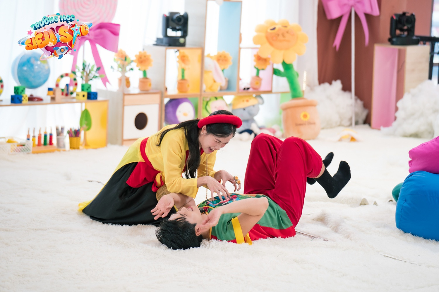 truong hoc sieu sao (5).jpg