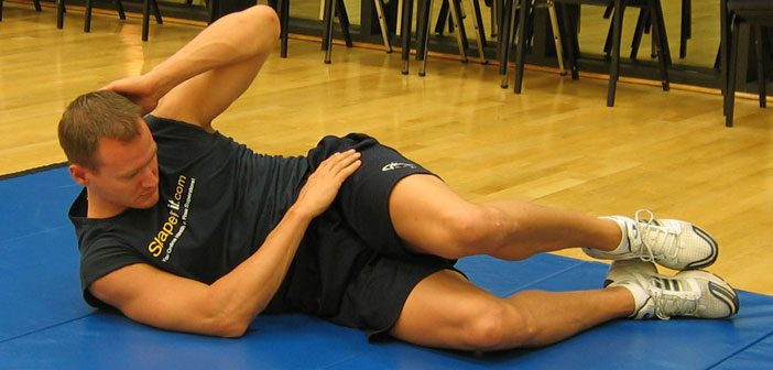 4 bài tập trên giường giúp giảm mỡ bụng dưới nhanh hơn gập bụng sau 60 tuổi- Ảnh 6.