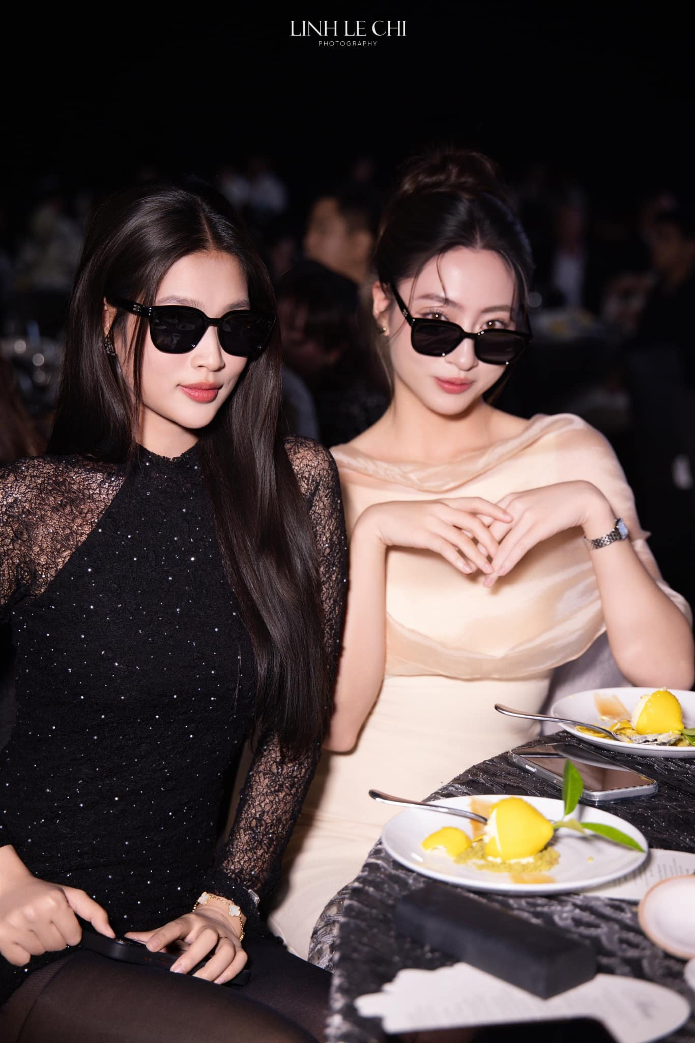 Bức ảnh gây tranh cãi của Lương Thùy Linh tại đám cưới Đỗ Thị Hà