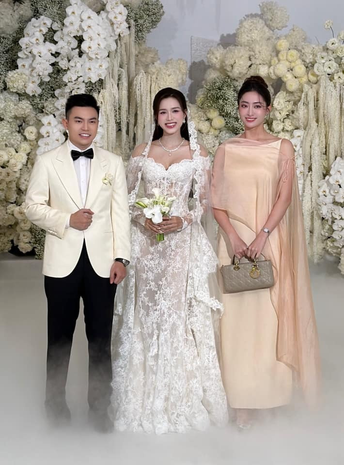 Bức ảnh gây tranh cãi của Lương Thùy Linh tại đám cưới Đỗ Thị Hà