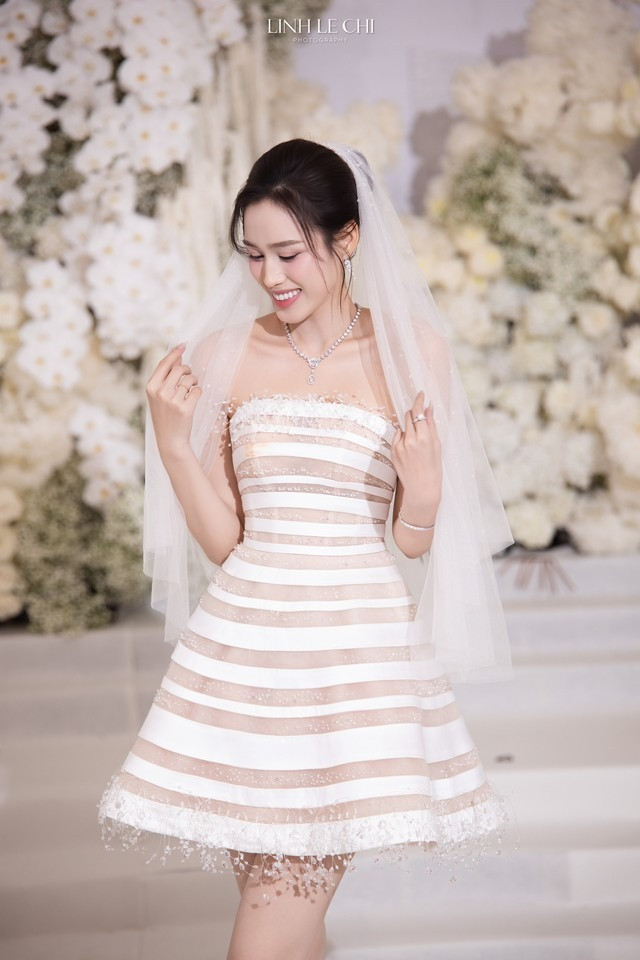 Hoa hậu Đỗ Thị Hà thay 4 bộ váy cưới xa xỉ trong đám cưới ở Hà Nội