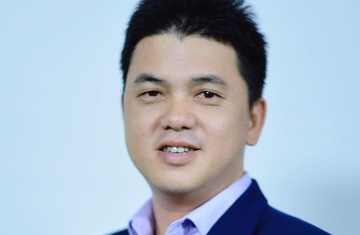 Chia sẻ của vợ CEO Vòng Lý Sáng vừa đột ngột qua đời: 'Sao anh về biển, đành lòng bỏ lại mẹ con em'