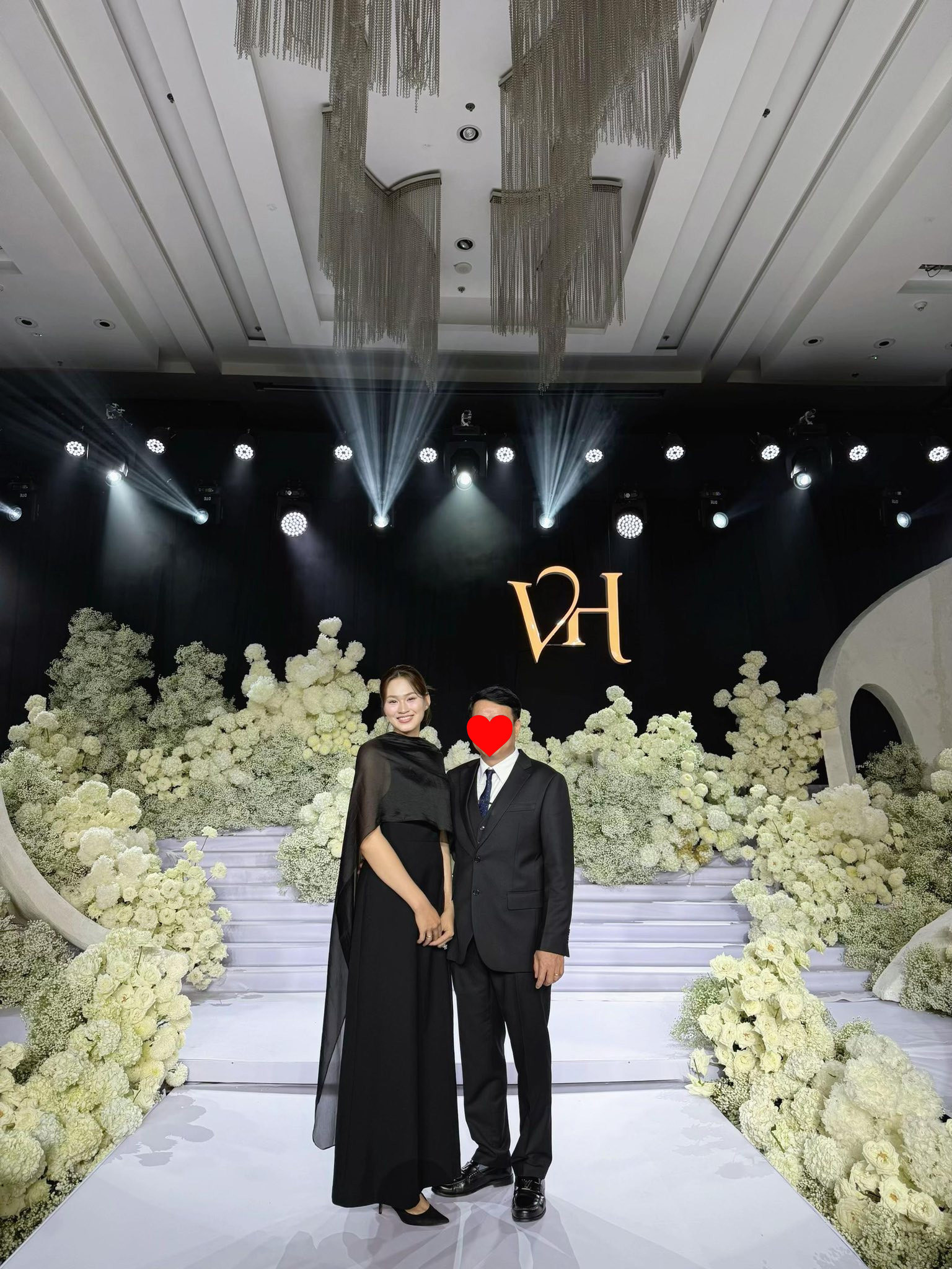 Khoe ảnh về chồng đại gia chị gái Đỗ Thị Hà vướng tranh cãi