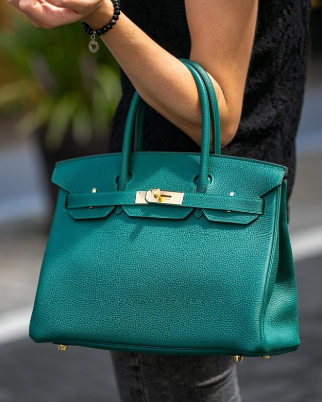 Minh Hằng sang chảnh xách túi hơn nửa tỷ đi chơi Running Man