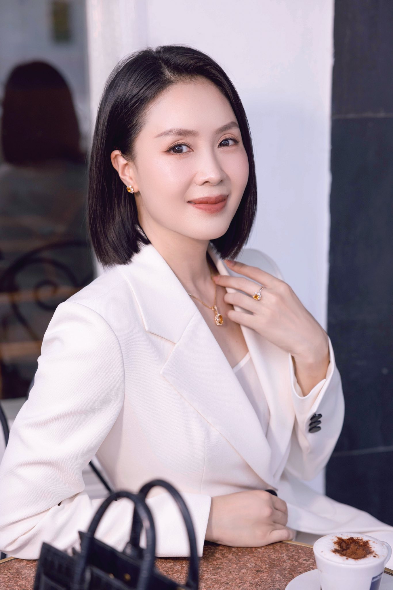 Nhan sắc đời thực của viện phó viện kiểm sát trên phim giờ vàng VTV - Ảnh 8.