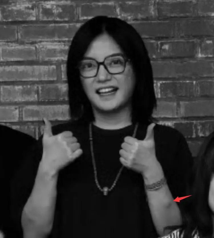 Triệu Vy mắc ung thư giai đoạn cuối, đang nguy kịch trong viện?- Ảnh 1.