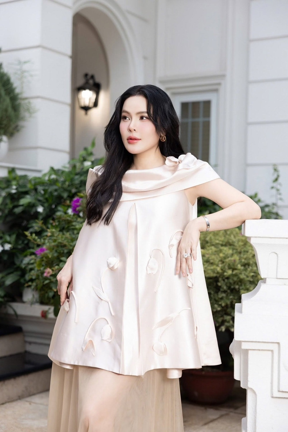 Hoa hậu Phương Lê sinh con thứ 4 ở tuổi 46 nhan sắc ra sao mà ai cũng trầm trồ