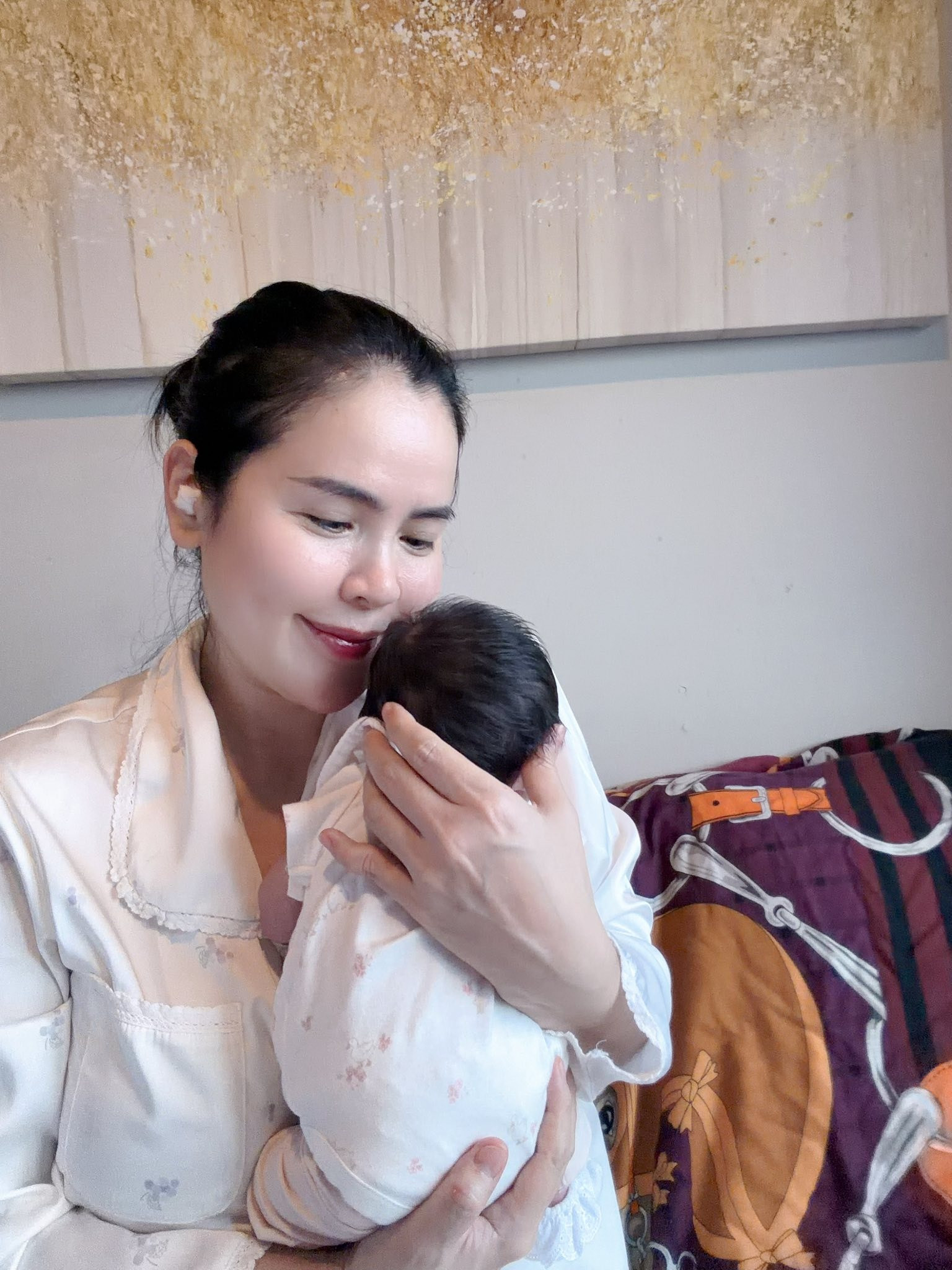 Hoa hậu Phương Lê sinh con thứ 4 ở tuổi 46 nhan sắc ra sao mà ai cũng trầm trồ