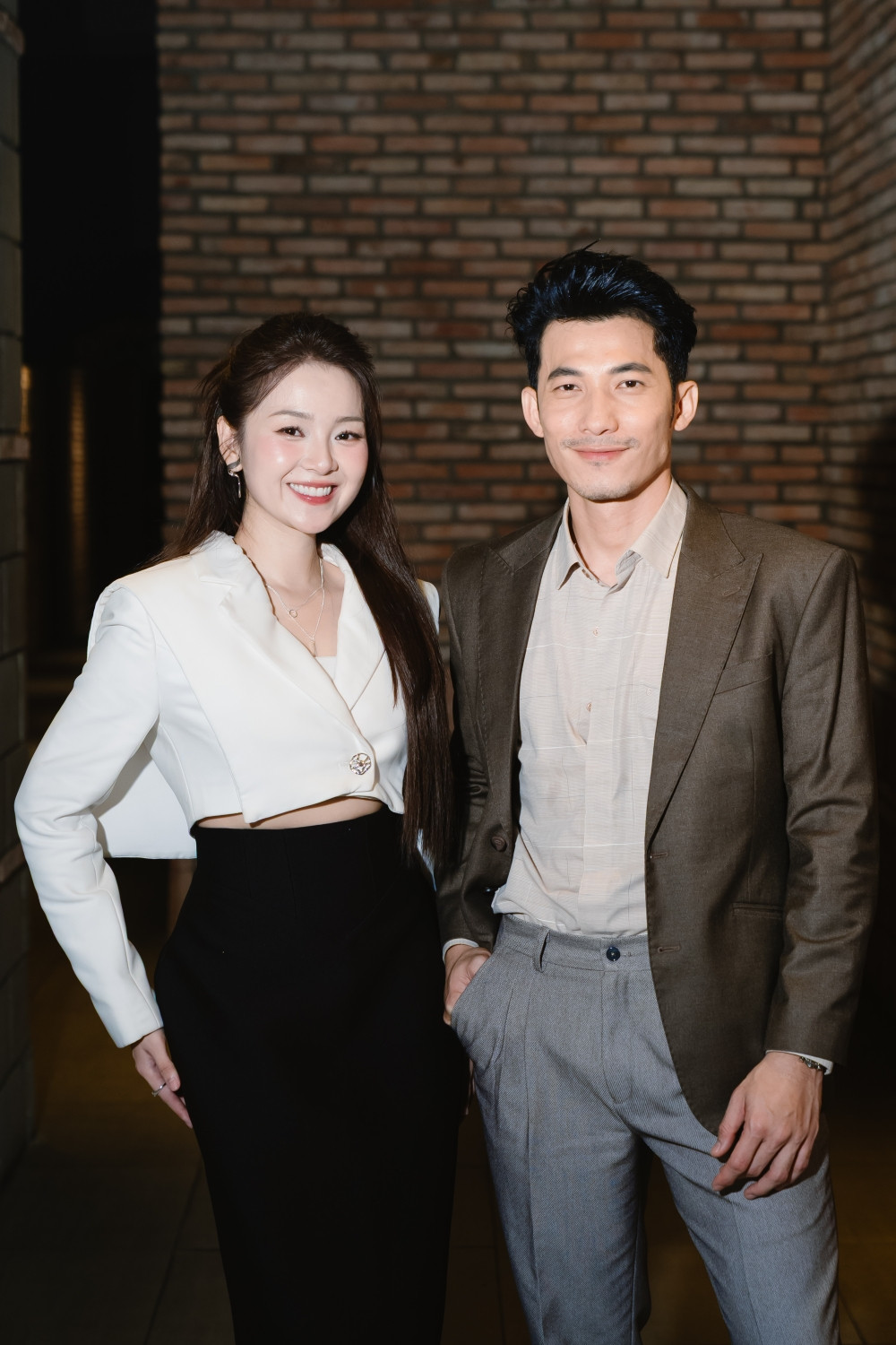 Liên Bỉnh Phát đính chính tin đồn phim giả tình thật với bạn diễn kém 8 tuổi