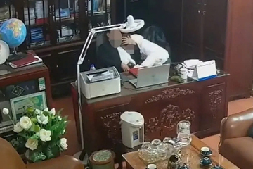 Người đàn ông 'thân mật' với nhiều phụ nữ là Chủ tịch HĐQT Trường Tô Hiến Thành