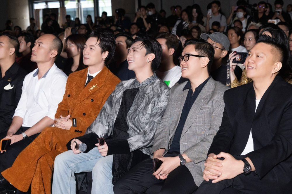 Touliver cùng dàn anh em hội ngộ trong ngày đặc biệt vắng mặt Tóc Tiên