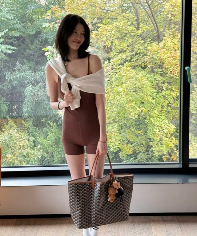 Vóc dáng choáng ngợp của bà xã tổng tài Trần Vỹ Đình sau khi sinh con