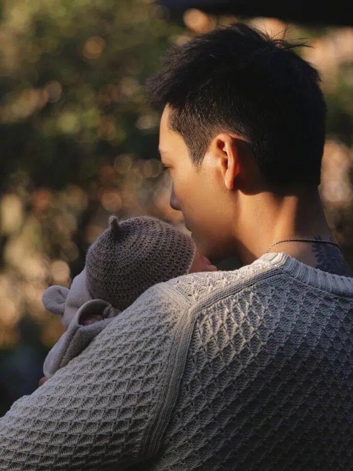 Vóc dáng choáng ngợp của bà xã tổng tài Trần Vỹ Đình sau khi sinh con