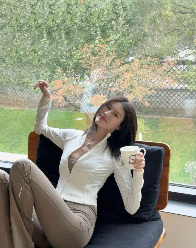 Vóc dáng choáng ngợp của bà xã tổng tài Trần Vỹ Đình sau khi sinh con