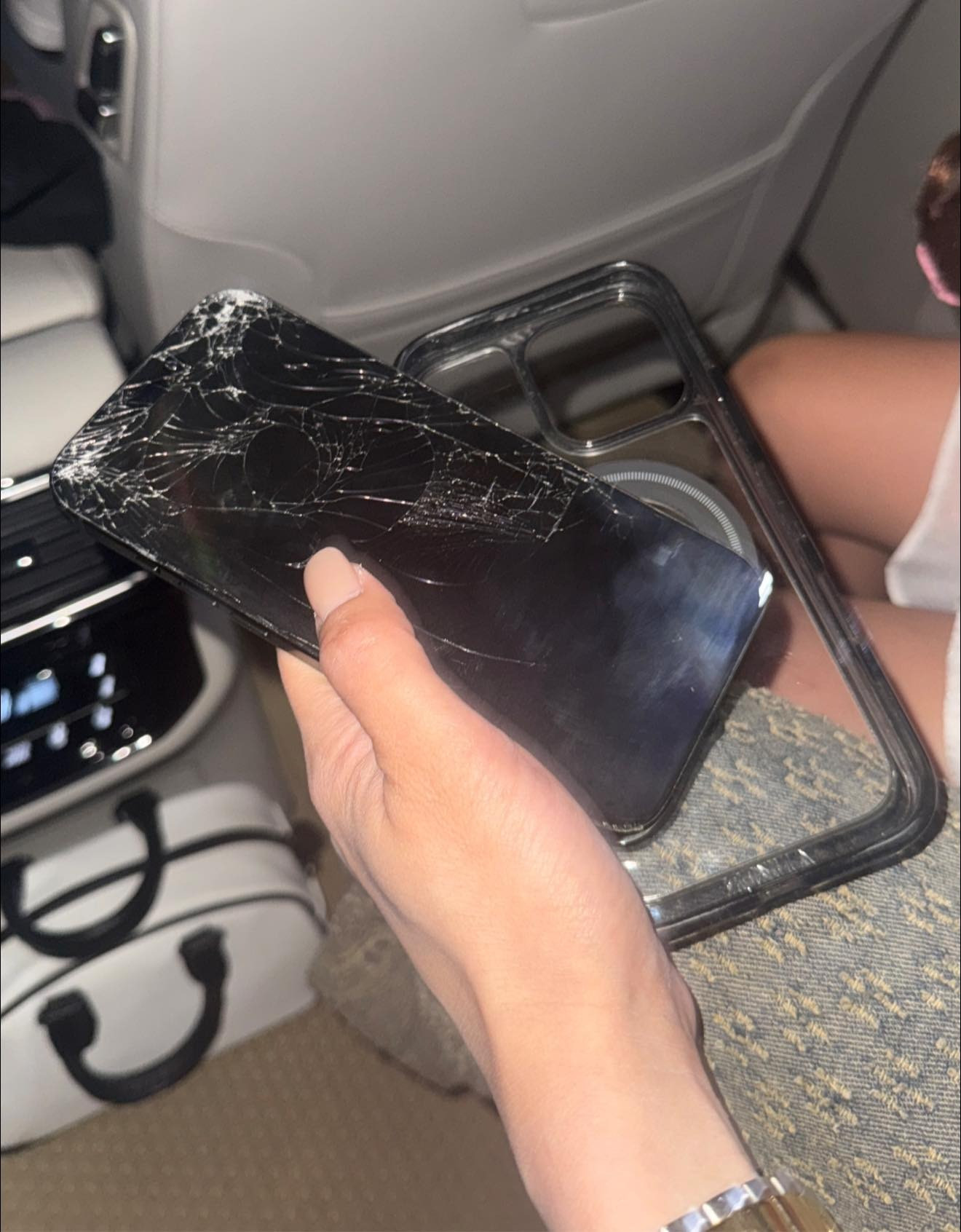 Động thái của Diệp Lâm Anh và tình trẻ kém 11 tuổi