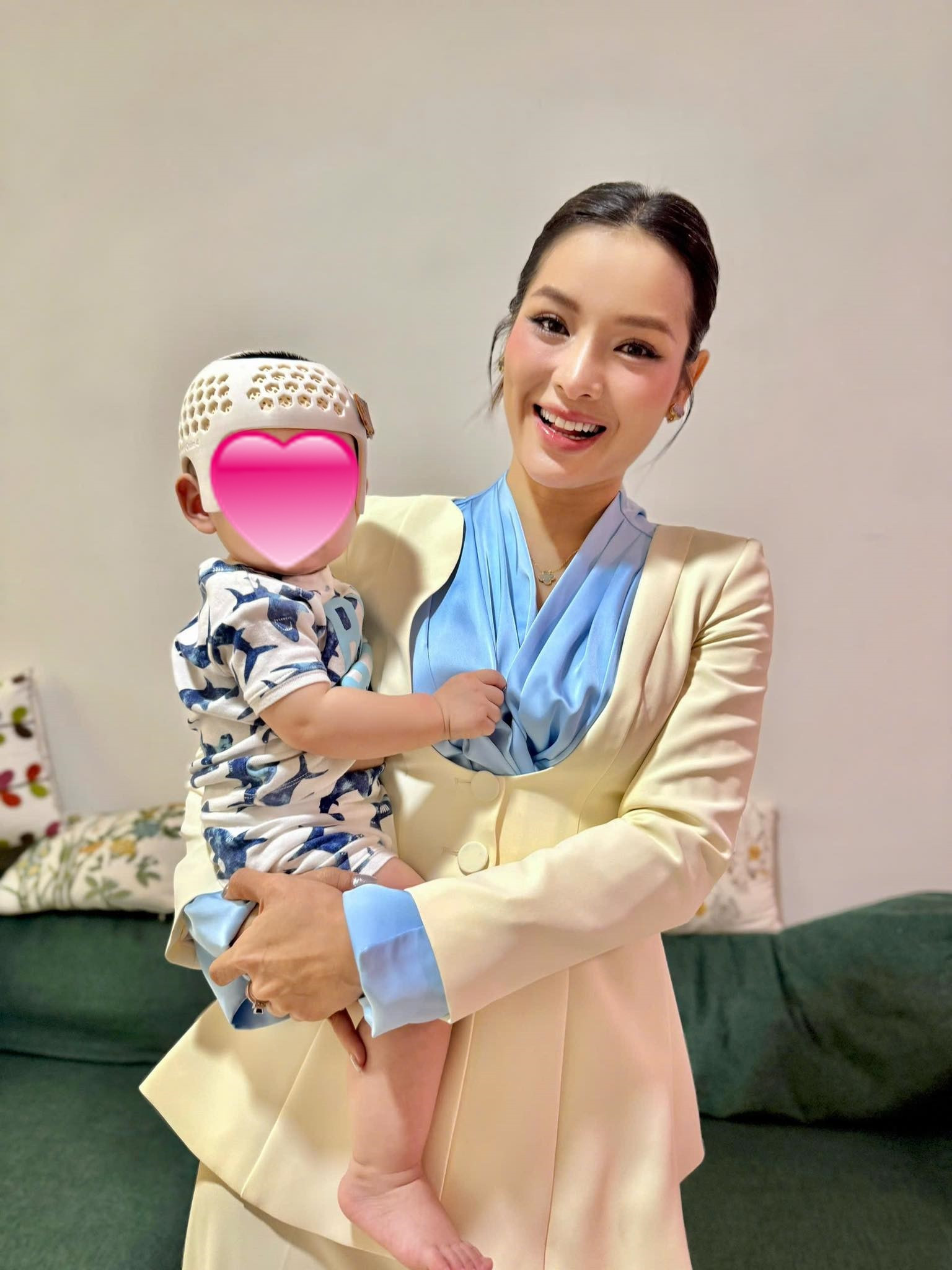 phuong trinh jolie xu long khi con thu 3 bi che bai ngoai hinh 5bc119015185421db9a9b3f83f9b6d19 1209.jpg