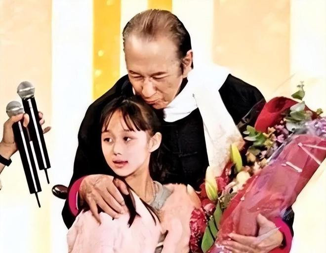 Cô giáo tiểu học mặc giản dị đứng lớp hóa ra là ái nữ tỷ phú, tài sản nghìn tỷ- Ảnh 9.