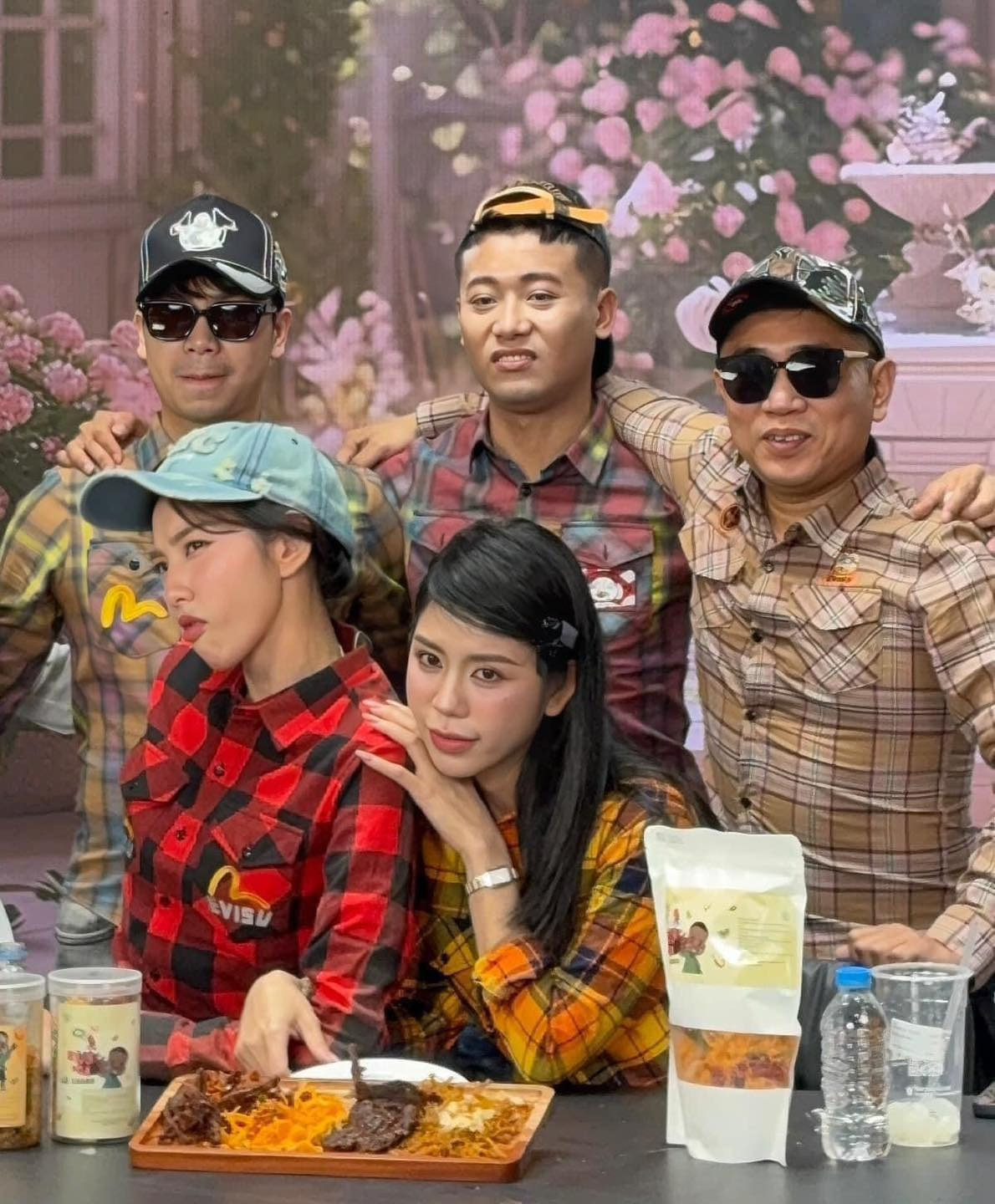 Động thái bất ngờ của team châu Phi trước ngày xét xử Quang Linh Vlogs