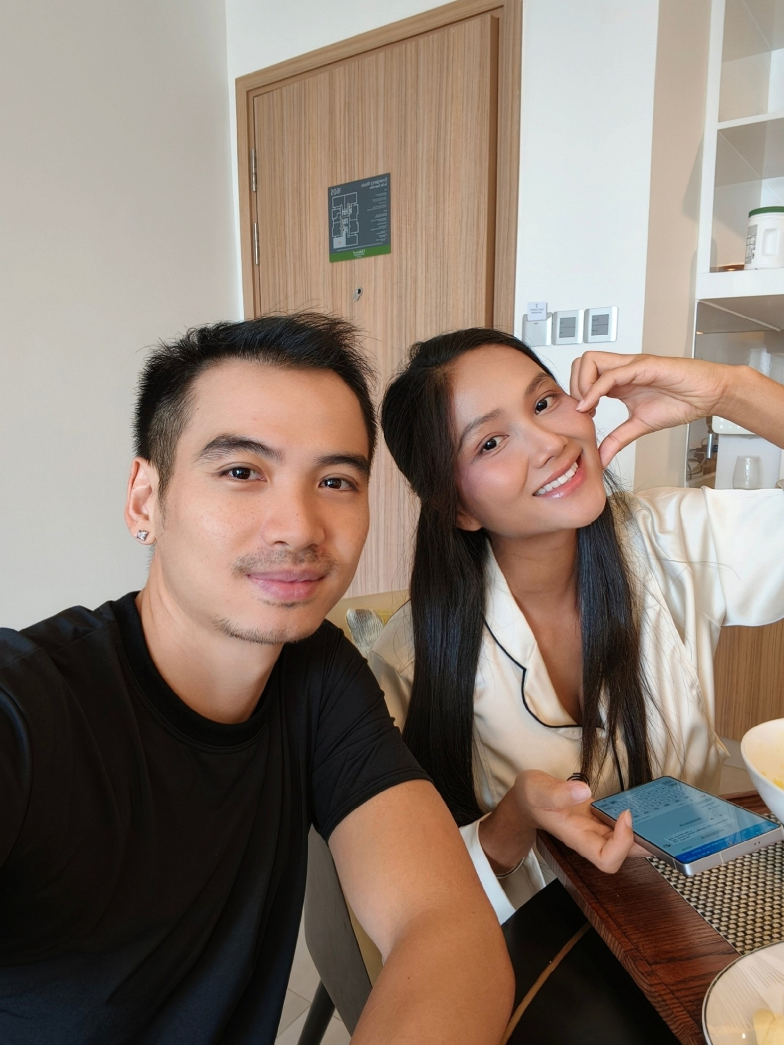 HHen Niê khoe dáng nuột nà sau ồn ào của ông xã