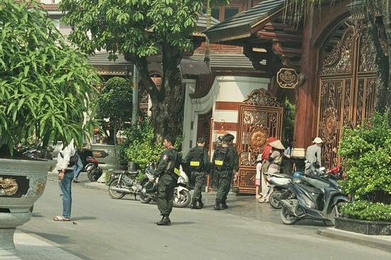 Hơn 100 cán bộ chiến sĩ công an có mặt tại biệt phủ của 'bà trùm thẩm mỹ' Mailisa ở TP.HCM