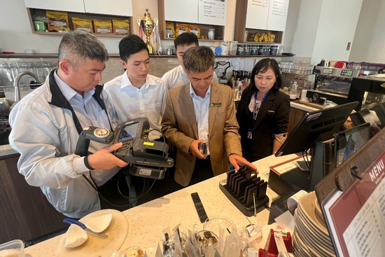 Thiết bị báo rung quán cà phê làm tê liệt hàng loạt smartkey của ô tô, xe máy