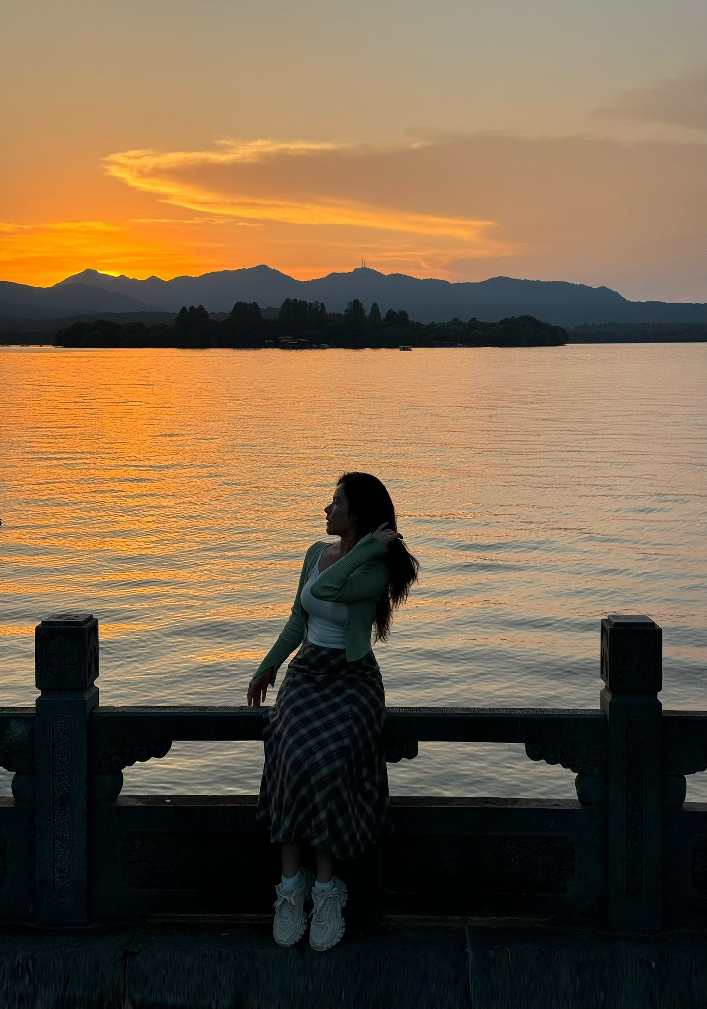 Vóc dáng gây bàn tán của Midu sau nghi vấn mang thai con đầu lòng với chồng đại gia