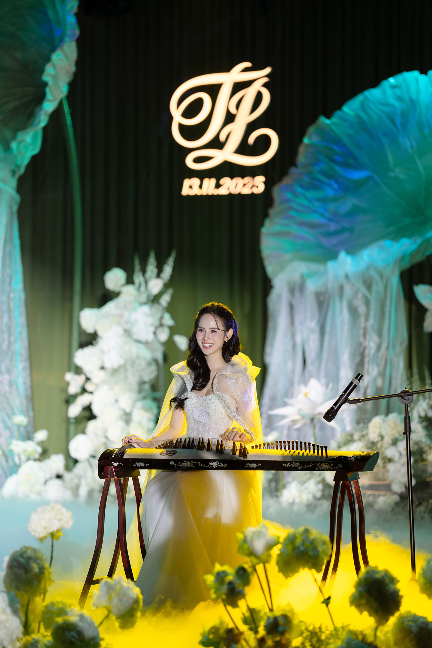 Ảnh cận diện mạo điển trai chồng thiếu gia của Hương Liên trong siêu đám cưới ở Hà Nội