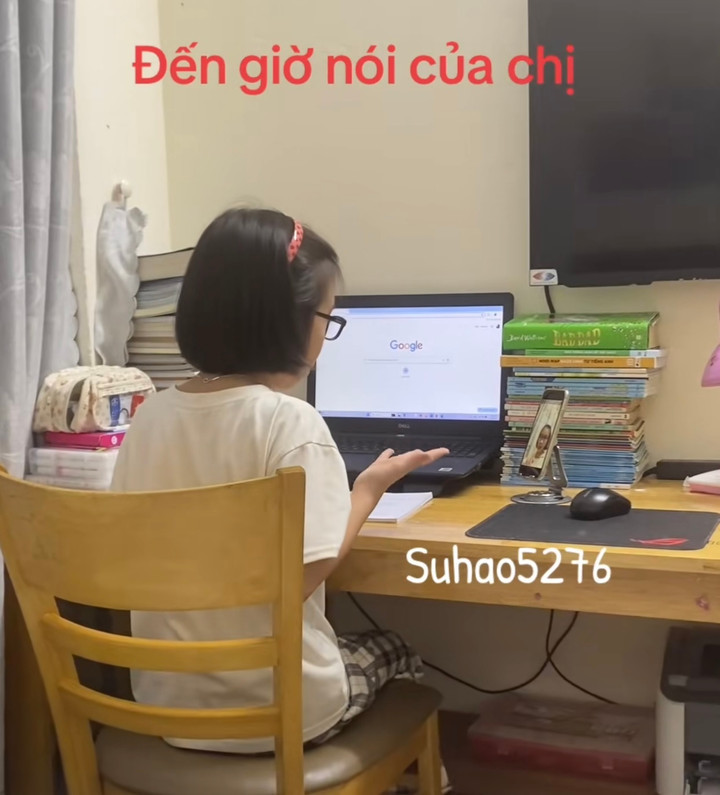 Giờ tự luyện nói của Su Hào tại nhà.